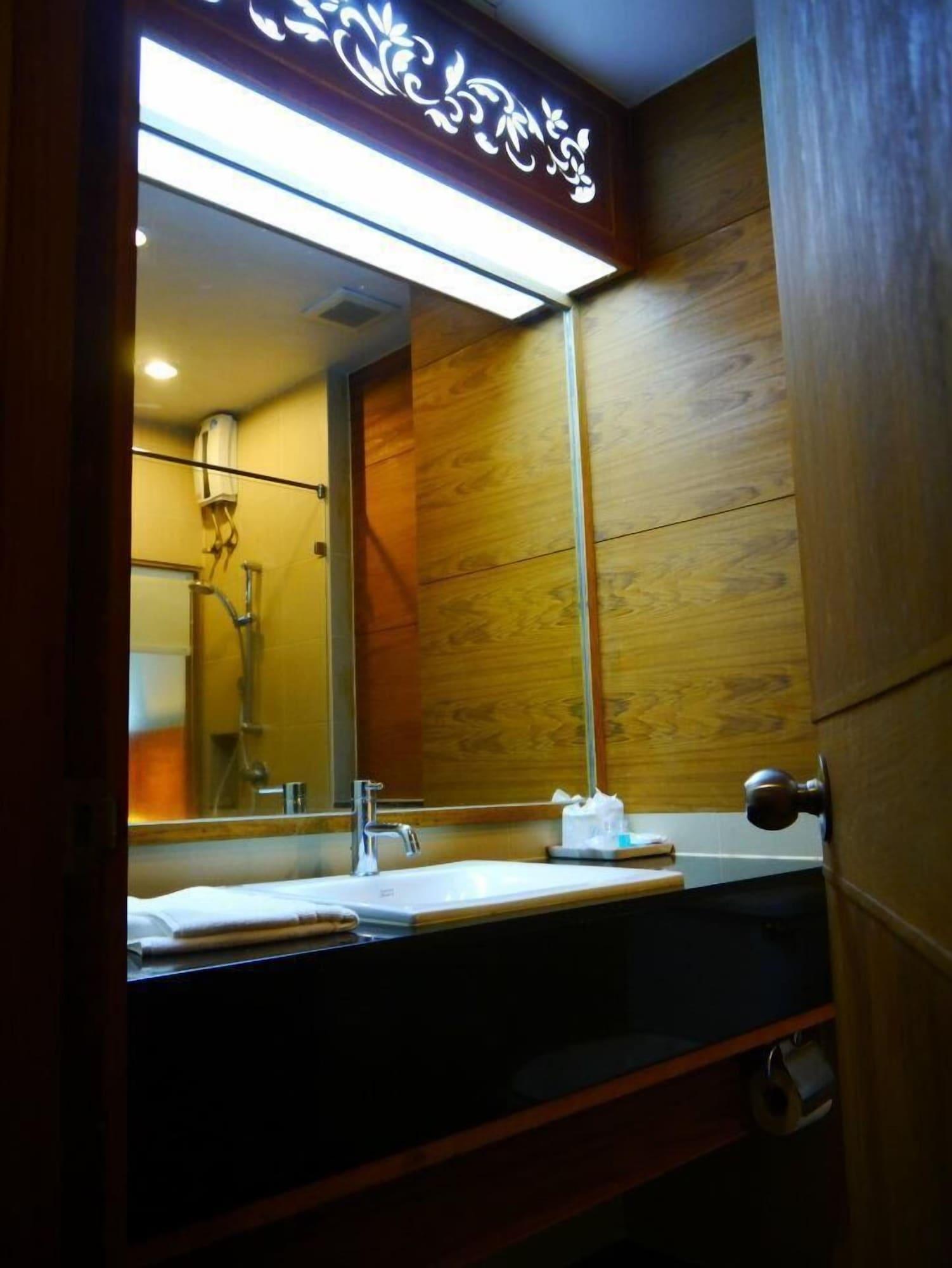 Baan Saikao Plaza Hotel & Service Apartment Koh Chang Exteriör bild