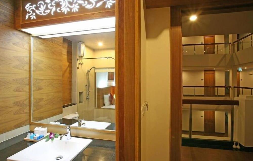 Baan Saikao Plaza Hotel & Service Apartment Koh Chang Exteriör bild