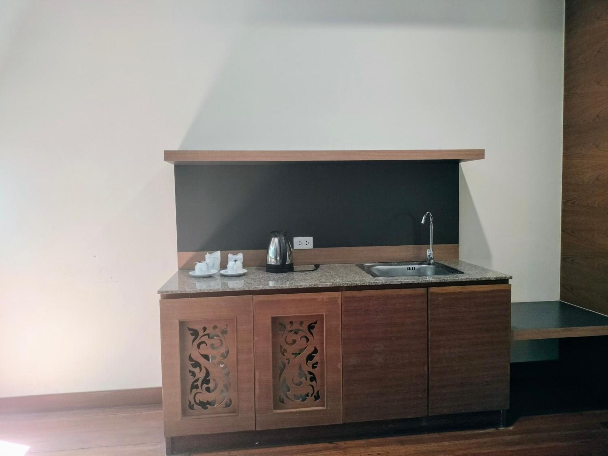 Baan Saikao Plaza Hotel & Service Apartment Koh Chang Exteriör bild
